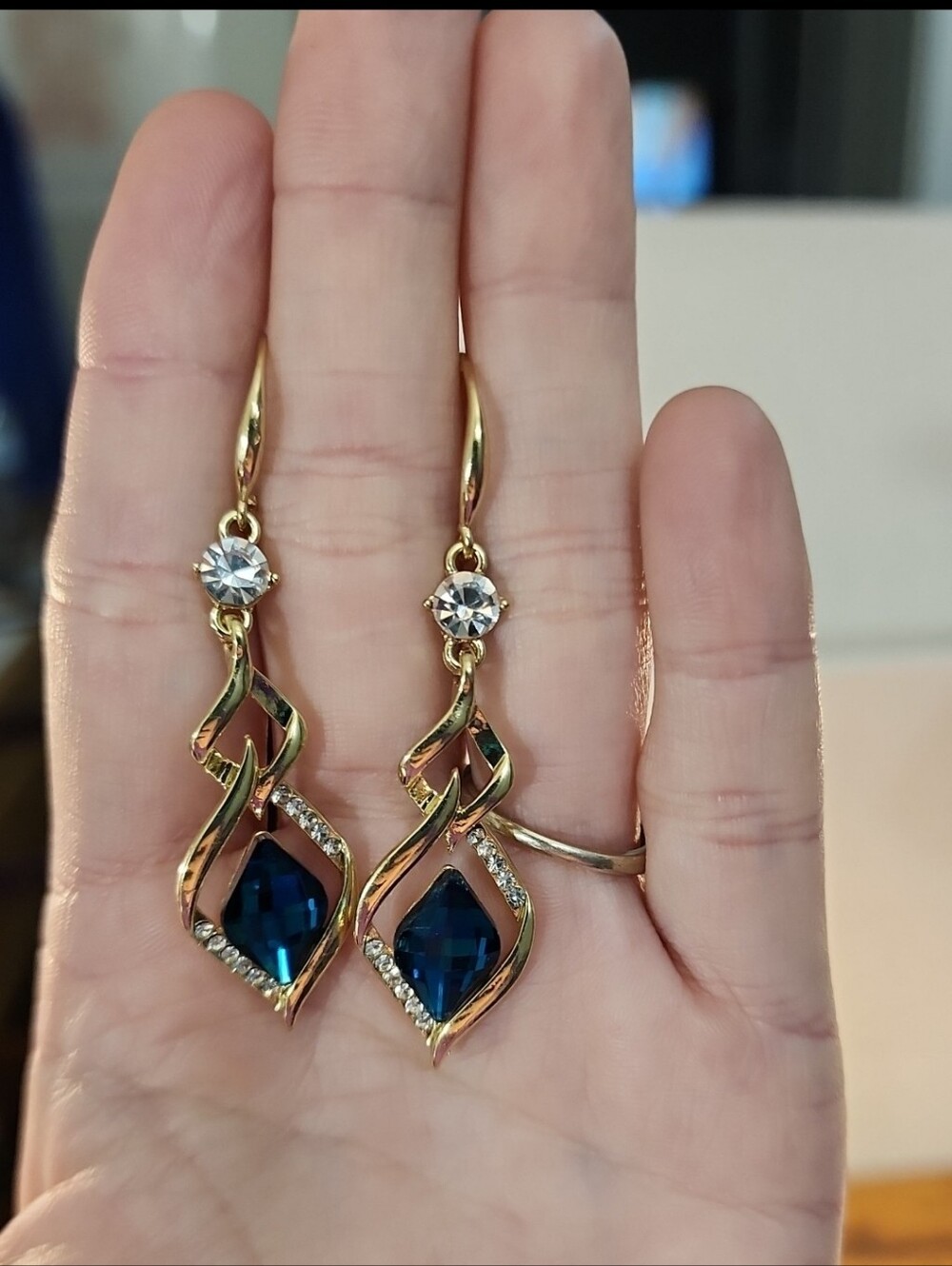 1 Pair 925 Gold‑Tone Exquisite Twisted Rhombus Blue Crystal Long Dangle Hook